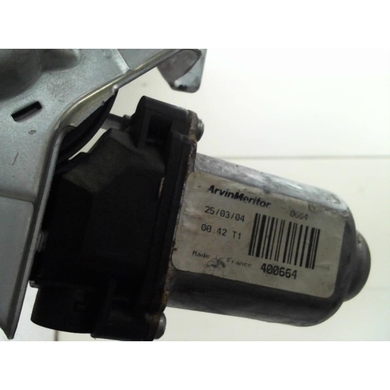 Leve vitre electrique avant droit RENAULT KANGOO 1 PHASE 2 d’occasion