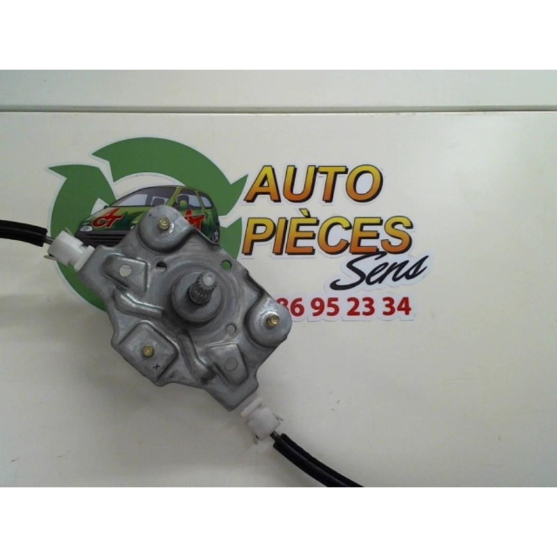Leve vitre mecanique avant droit RENAULT CLIO 2 PHASE 1 d’occasion