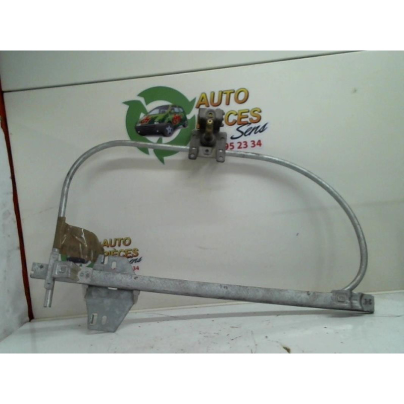 Leve vitre mecanique arriere droit RENAULT CLIO 1 PHASE 2 d’occasion