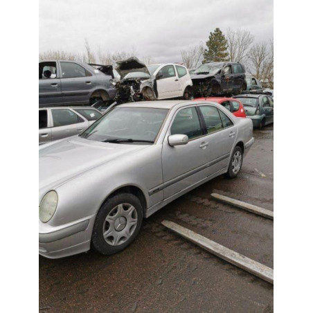 Cache moteur  MERCEDES CLASSE E 210 PHASE 2 d’occasion