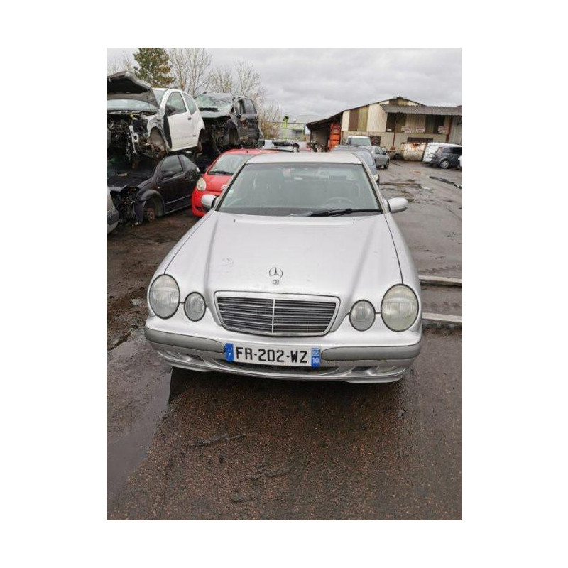 Cache moteur  MERCEDES CLASSE E 210 PHASE 2 d’occasion