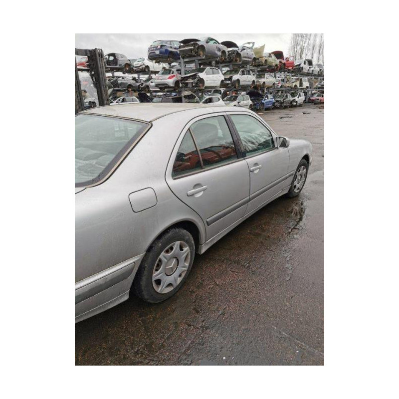 Cache moteur  MERCEDES CLASSE E 210 PHASE 2 d’occasion