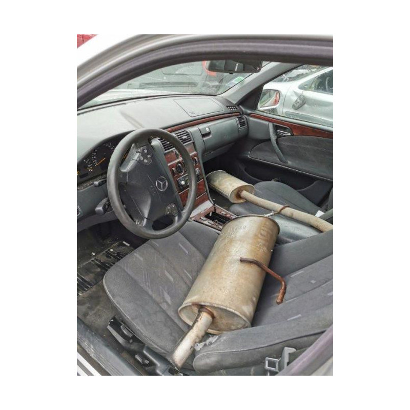 Cache moteur  MERCEDES CLASSE E 210 PHASE 2 d’occasion