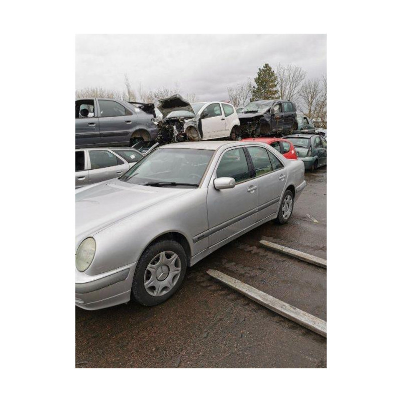 Cache moteur  MERCEDES CLASSE E 210 PHASE 2 d’occasion