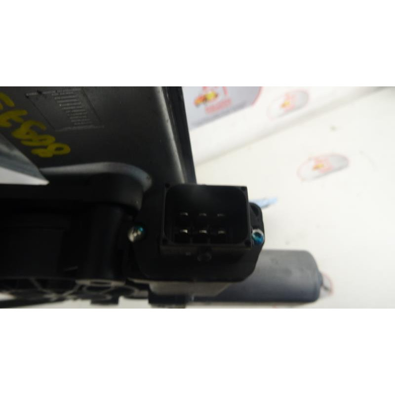 Leve vitre electrique avant droit OPEL CORSA 1.3 CDTI d’occasion