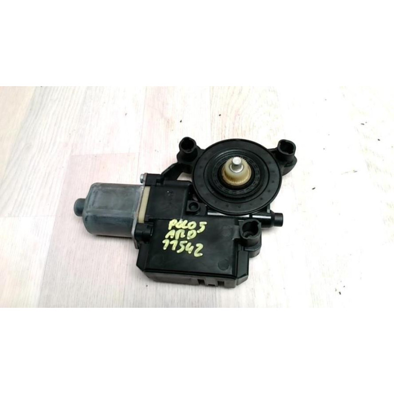 Moteur leve vitre arriere droit VOLKSWAGEN POLO 5 PHASE 1 d’occasion