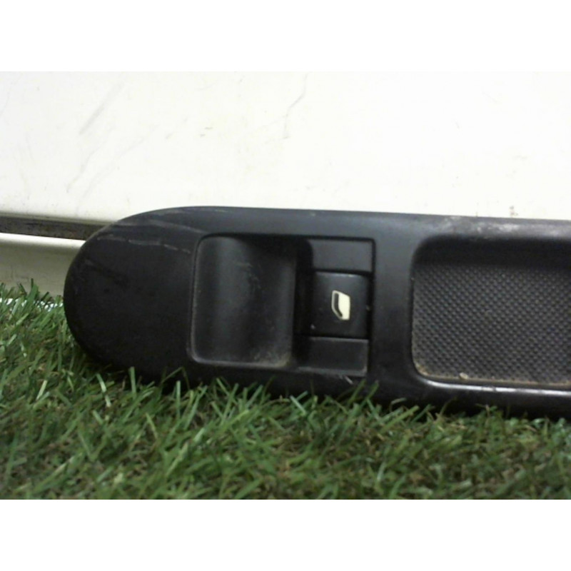 Interrupteur de leve vitre avant droit PEUGEOT 307 PHASE 1 d’occasion