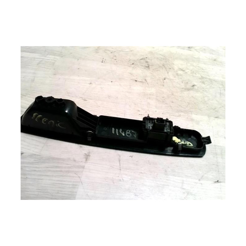 Interrupteur de leve vitre avant droit RENAULT GRAND SCENIC 3 PHASE 1 d’occasion