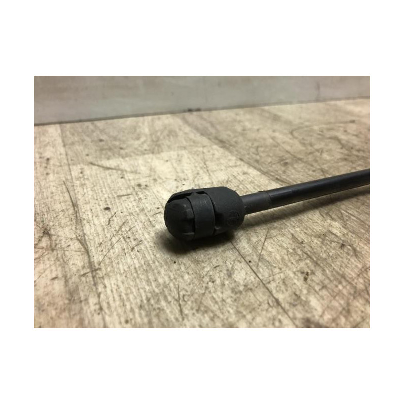 Verin de coffre droit SUZUKI SWIFT 3 d’occasion