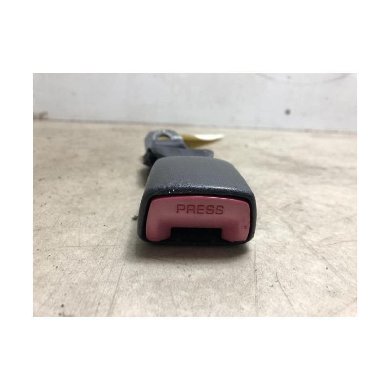 Attache ceinture arriere centrale SUZUKI SWIFT 3 d’occasion