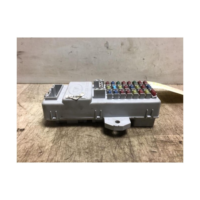 Porte fusible KIA SORENTO 1 PHASE 1 d’occasion