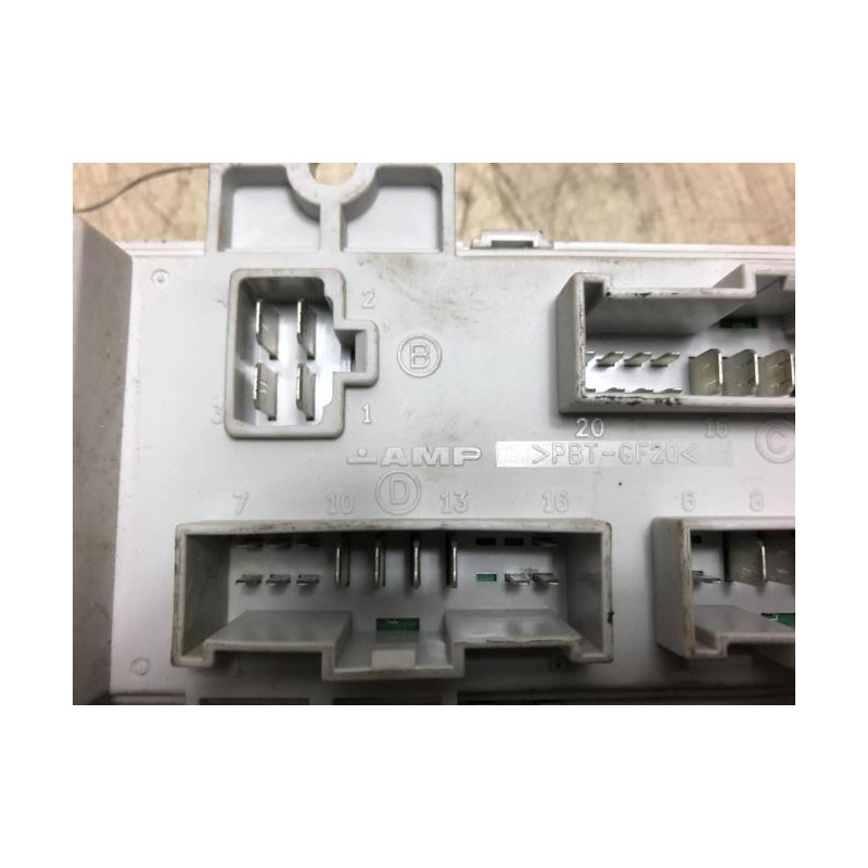 Porte fusible KIA SORENTO 1 PHASE 1 d’occasion