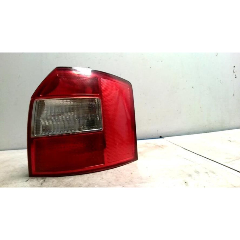 Feu arriere principal droit (feux) AUDI A4 2 AVANT PHASE 1 BREAK d’occasion