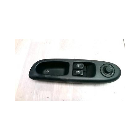 Interrupteur de leve vitre avant gauche RENAULT CLIO 2 PHASE 1 d’occasion