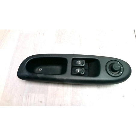 Interrupteur de leve vitre avant gauche RENAULT CLIO 2 PHASE 1 d’occasion