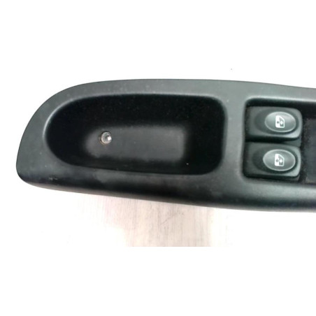 Interrupteur de leve vitre avant gauche RENAULT CLIO 2 PHASE 1 d’occasion
