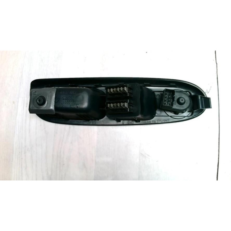 Interrupteur de leve vitre avant gauche RENAULT CLIO 2 PHASE 1 d’occasion