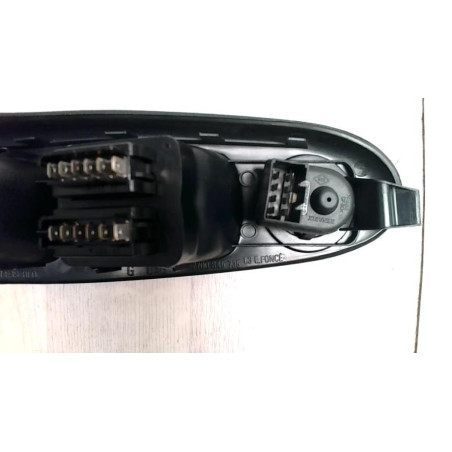 Interrupteur de leve vitre avant gauche RENAULT CLIO 2 PHASE 1 d’occasion