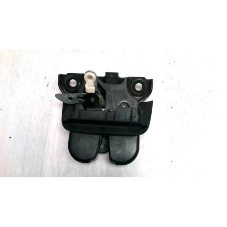 Serrure de coffre AUDI A4 2 AVANT PHASE 1 BREAK d’occasion