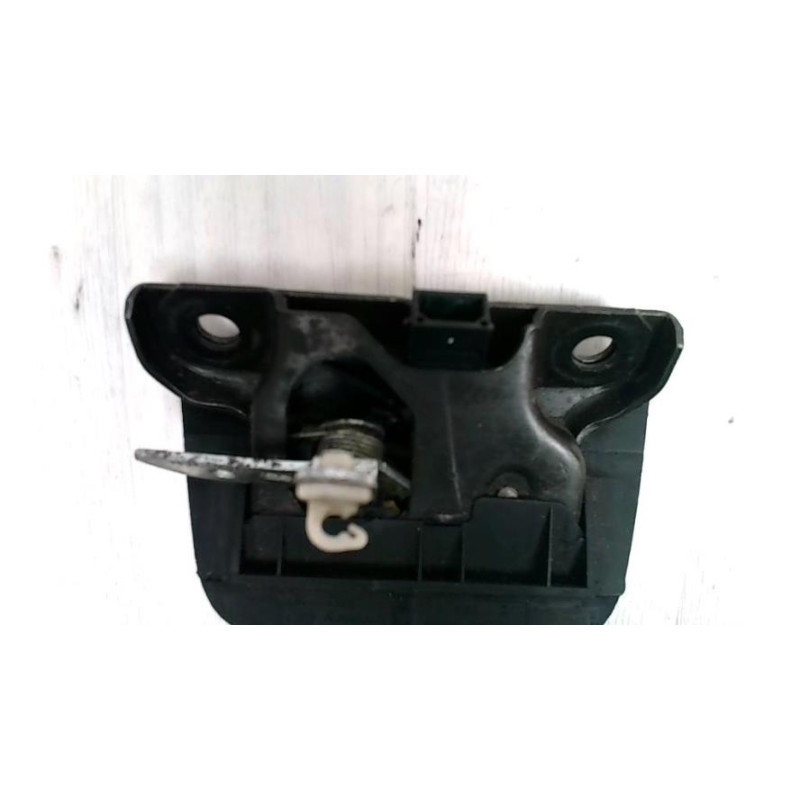 Serrure de coffre AUDI A4 2 AVANT PHASE 1 BREAK d’occasion