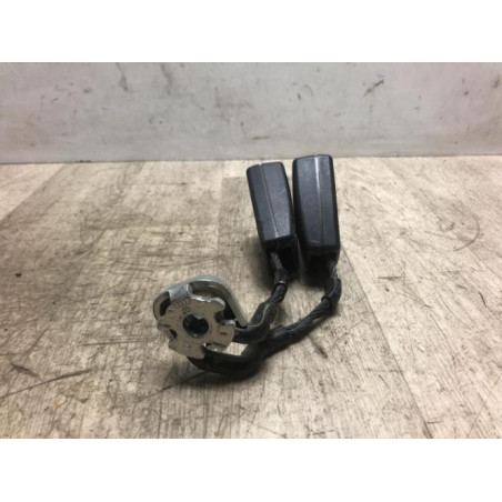 Attache ceinture arriere gauche VOLKSWAGEN POLO 5 PHASE 1 d’occasion
