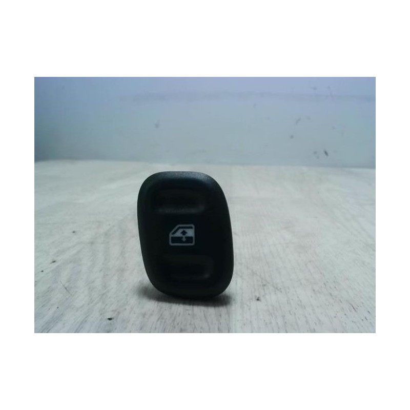 Interrupteur de leve vitre avant gauche FIAT PANDA 3 PHASE 1 d’occasion