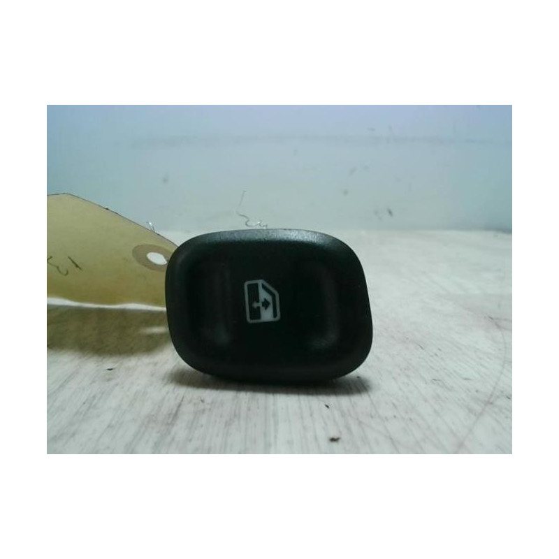 Interrupteur de leve vitre avant droit FIAT PANDA 3 PHASE 1 d’occasion