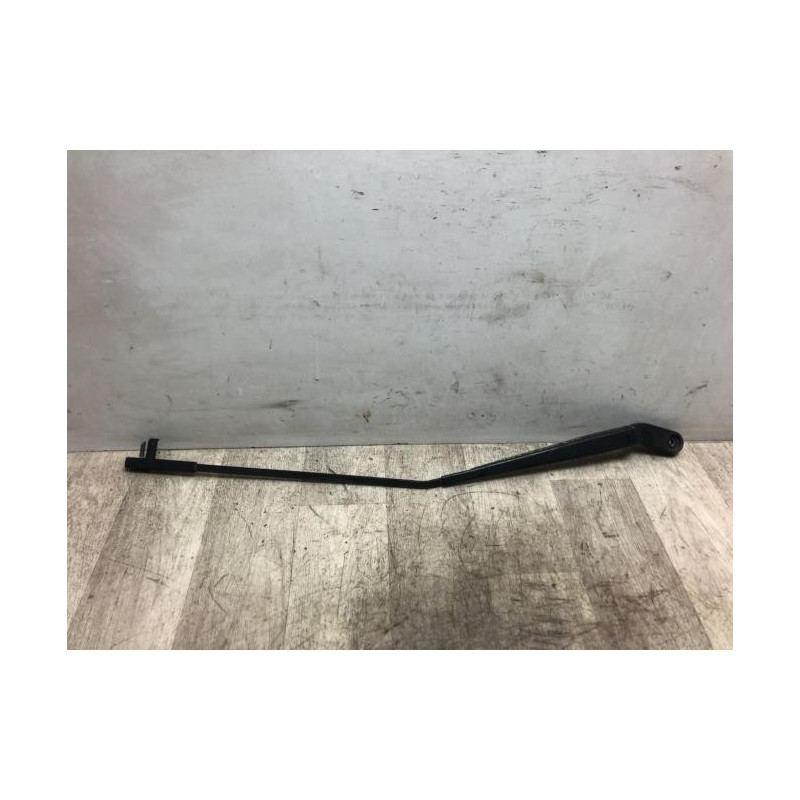 Bras essuie glace avant droit VOLKSWAGEN POLO 4 PHASE 1 d’occasion