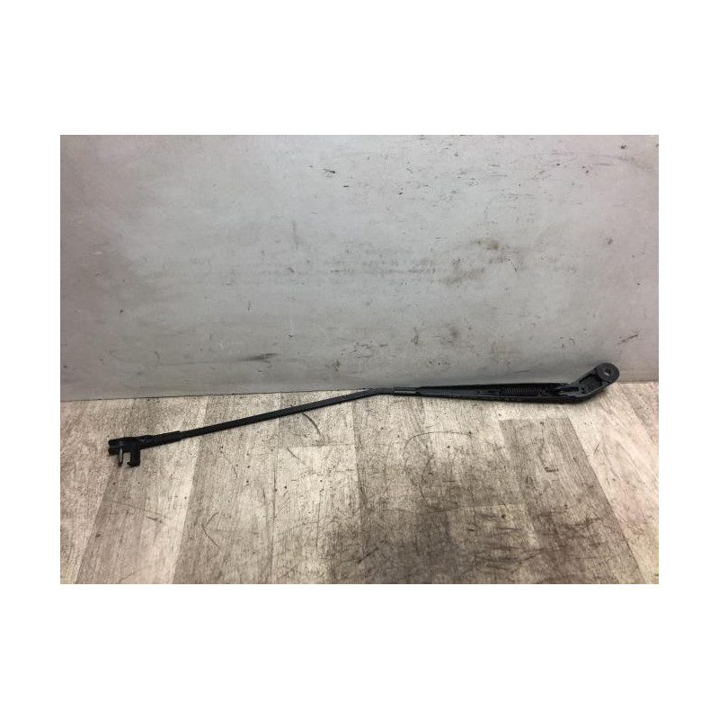 Bras essuie glace avant droit VOLKSWAGEN POLO 4 PHASE 1 d’occasion