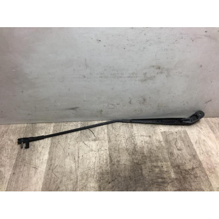 Bras essuie glace avant droit VOLKSWAGEN POLO 4 PHASE 1 d’occasion