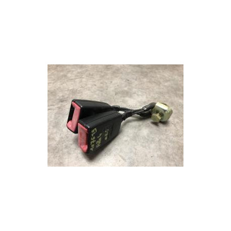 Attache ceinture arriere gauche VOLKSWAGEN POLO 4 PHASE 1 d’occasion
