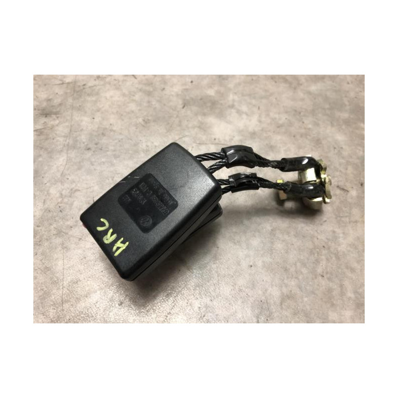 Attache ceinture arriere gauche VOLKSWAGEN POLO 4 PHASE 1 d’occasion
