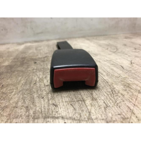 Attache ceinture avant gauche VOLKSWAGEN POLO 4 PHASE 1 d’occasion