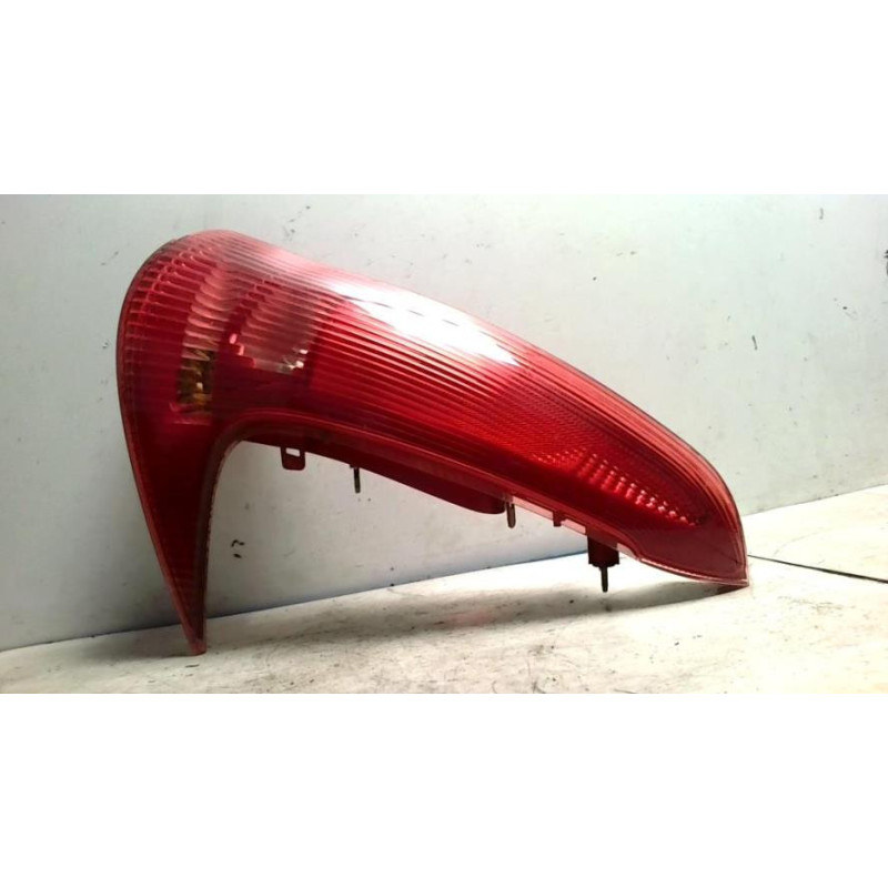 Feu arriere principal droit (feux) PEUGEOT 206 PHASE 2 BREAK d’occasion