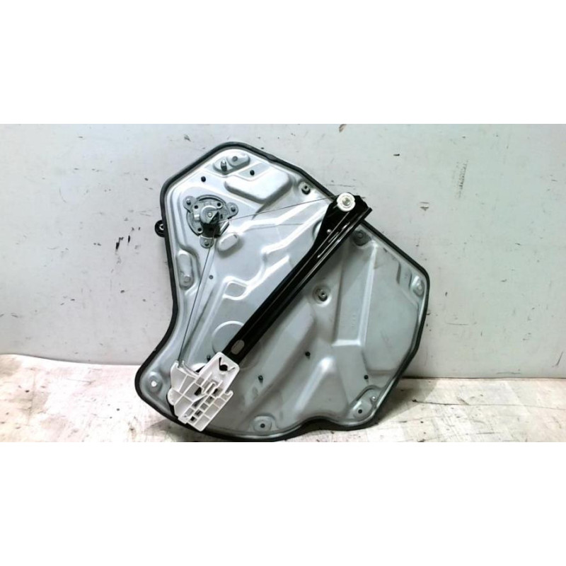 Leve vitre mecanique arriere droit SKODA OCTAVIA 2 PHASE 2 BREAK d’occasion