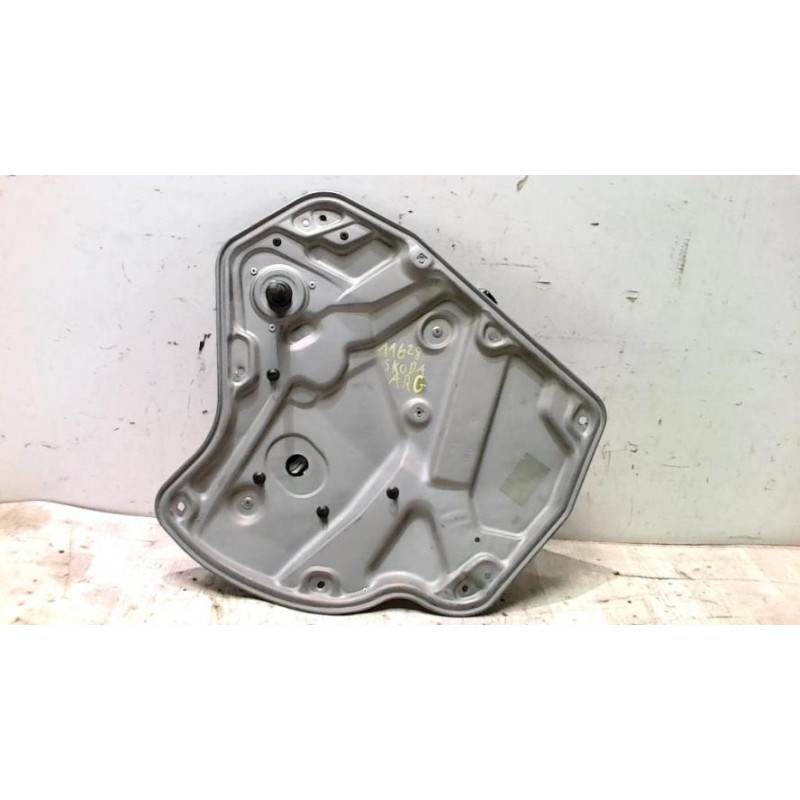 Leve vitre mecanique arriere gauche SKODA OCTAVIA 2 PHASE 2 BREAK d’occasion