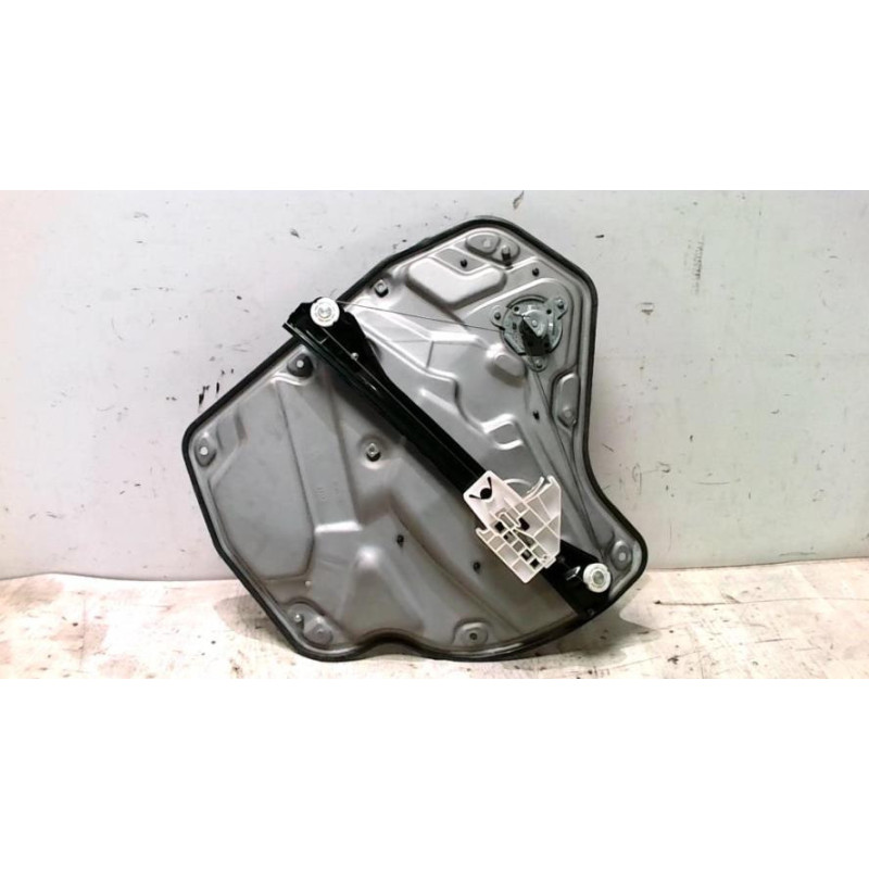 Leve vitre mecanique arriere gauche SKODA OCTAVIA 2 PHASE 2 BREAK d’occasion