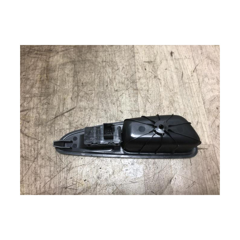 Interrupteur de leve vitre arriere droit PEUGEOT 308 1 SW PHASE 1 BREAK d’occasion