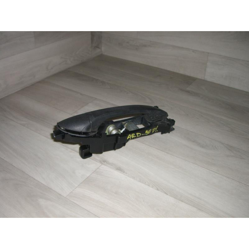 Poignee porte arriere droit MERCEDES CLASSE C 203 PHASE 1 d’occasion