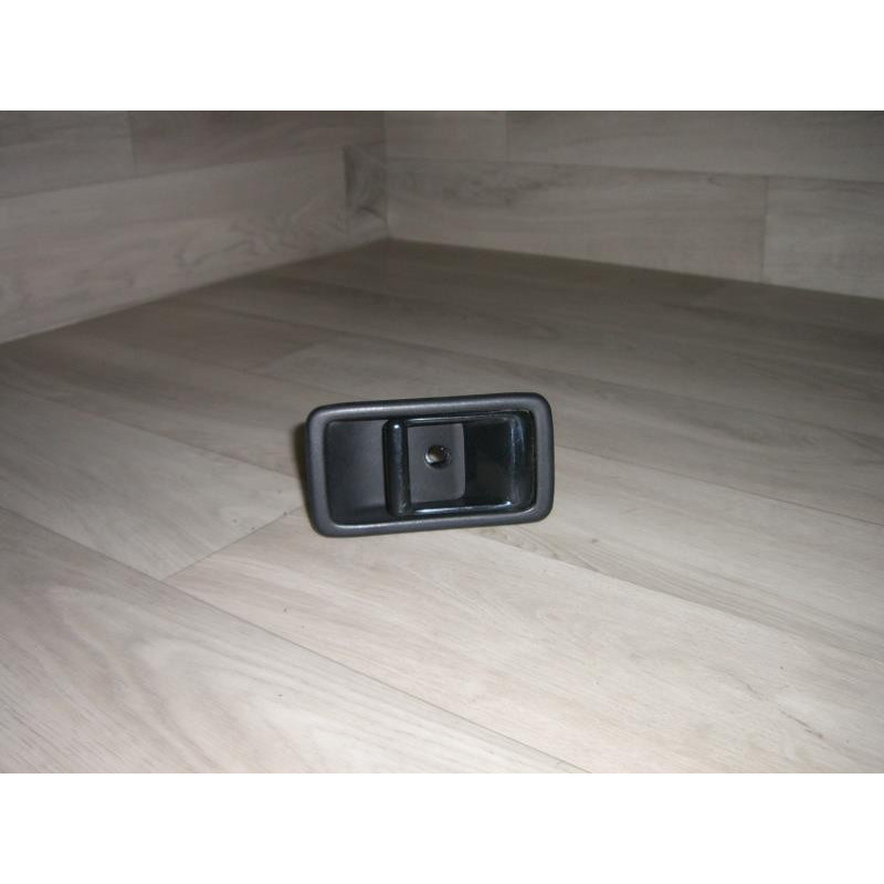 Poignee interieur arriere gauche MAZDA 323 4 PHASE 1 d’occasion