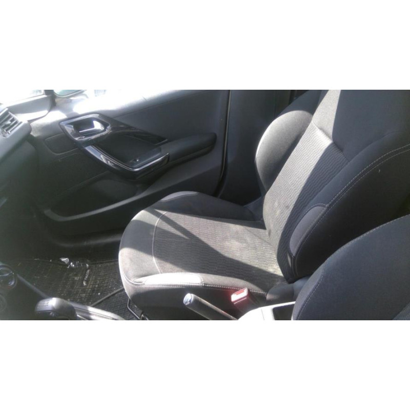 Platine feu arriere gauche PEUGEOT 208 1 PHASE 2 d’occasion