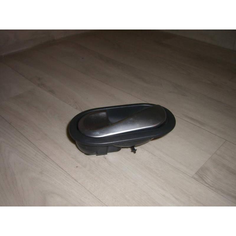 Poignee interieur avant gauche RENAULT MEGANE 2 PHASE 2 d’occasion