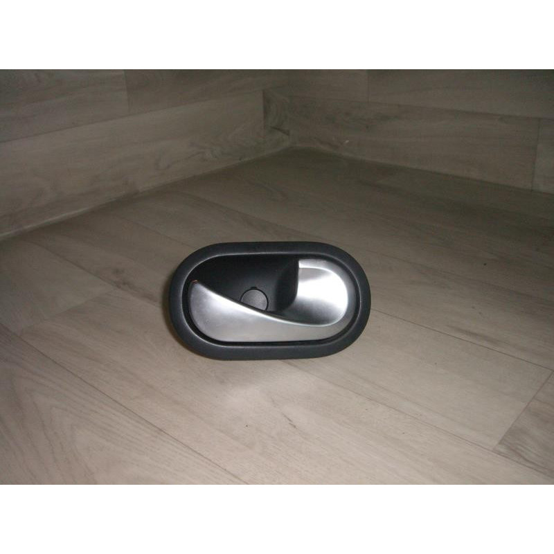 Poignee interieur avant droit RENAULT MEGANE 2 PHASE 2 d’occasion