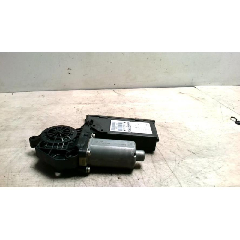 Moteur leve vitre arriere gauche AUDI A4 2 AVANT PHASE 1 BREAK d’occasion