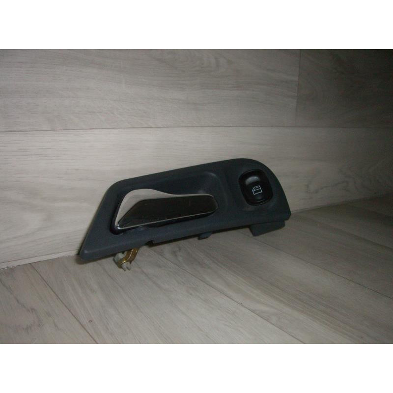 Poignee interieur arriere gauche MERCEDES CLASSE C 203 PHASE 1 d’occasion
