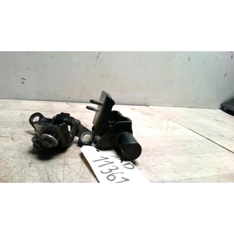 Charniere de porte de coffre droit RENAULT CLIO 3 PHASE 1 d’occasion