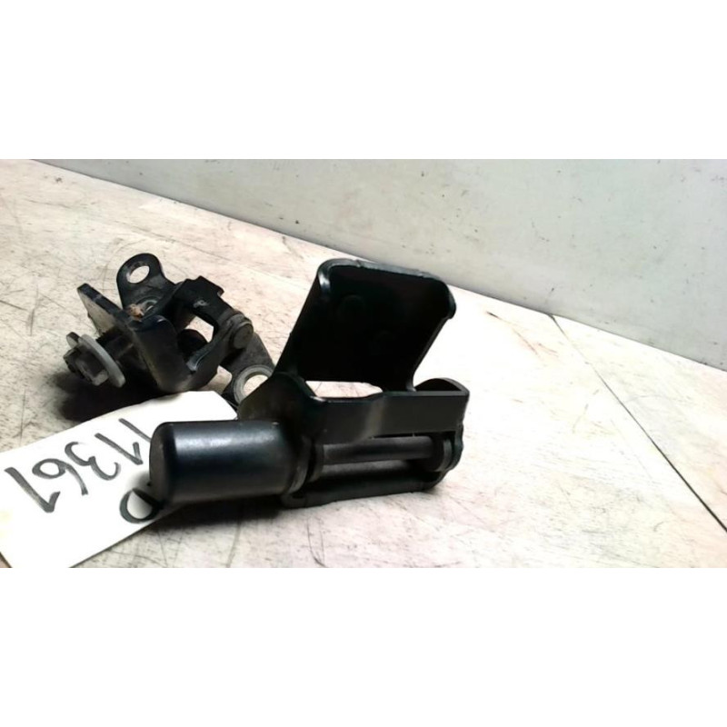 Charniere de porte de coffre droit RENAULT CLIO 3 PHASE 1 d’occasion