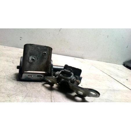 Charniere de porte de coffre droit RENAULT CLIO 3 PHASE 1 d’occasion
