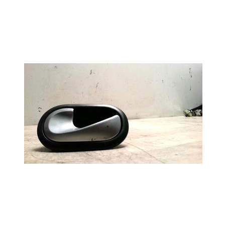 Poignee interieur arriere gauche RENAULT CLIO 3 PHASE 1 d’occasion
