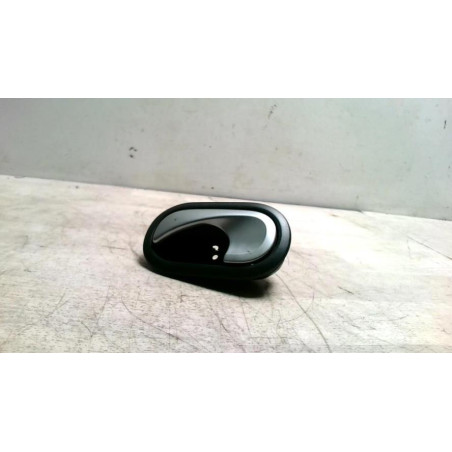 Poignee interieur arriere gauche RENAULT CLIO 3 PHASE 1 d’occasion